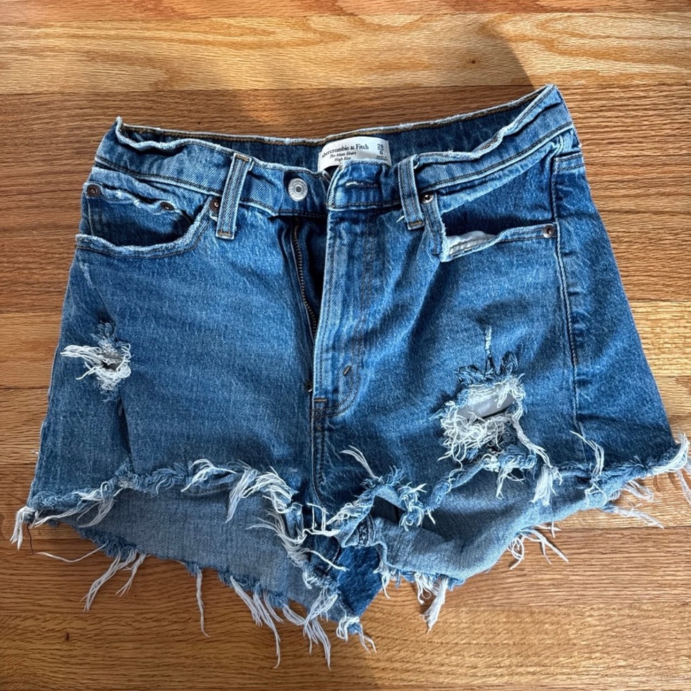 Abercrombie The Mom Short High Rise